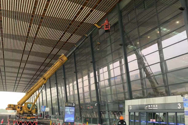 潮阳玻璃幕墙维护和保养